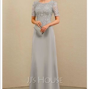 Mother of the bride/groom dress is beautiful, elegant and modest! Silver size 8